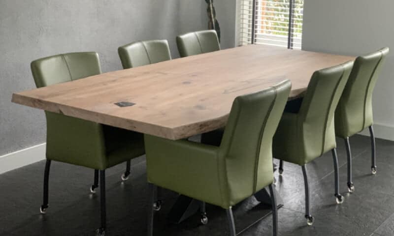 Walnoten tafel bij klant